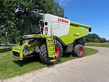 Claas Lexion 750 mit Vario 900