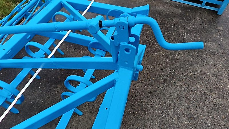 Lemken Lemken ?Korund 2m Saatbeetkombination mit Stabwalze 250mm 11Kultivatorzinken geschraubt Tiefeneinstellung über Drehspindel der Krümlerwalze