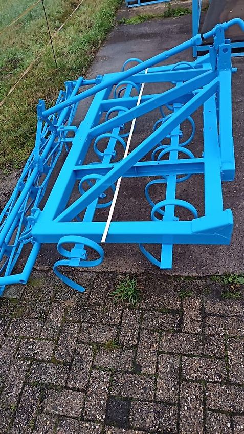 Lemken Lemken ?Korund 2m Saatbeetkombination mit Stabwalze 250mm 11Kultivatorzinken geschraubt Tiefeneinstellung über Drehspindel der Krümlerwalze