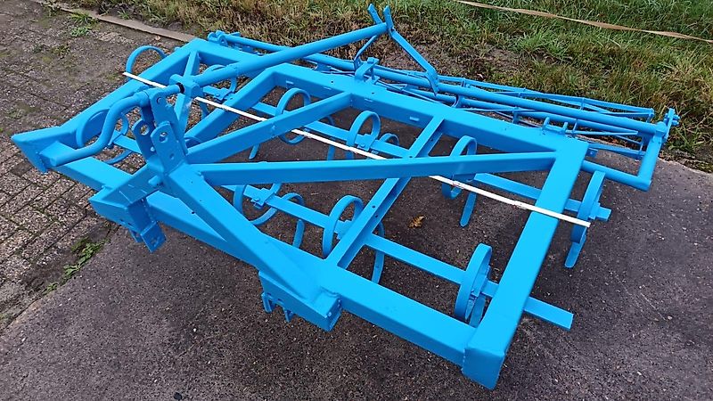 Lemken Lemken ?Korund 2m Saatbeetkombination mit Stabwalze 250mm 11Kultivatorzinken geschraubt Tiefeneinstellung über Drehspindel der Krümlerwalze