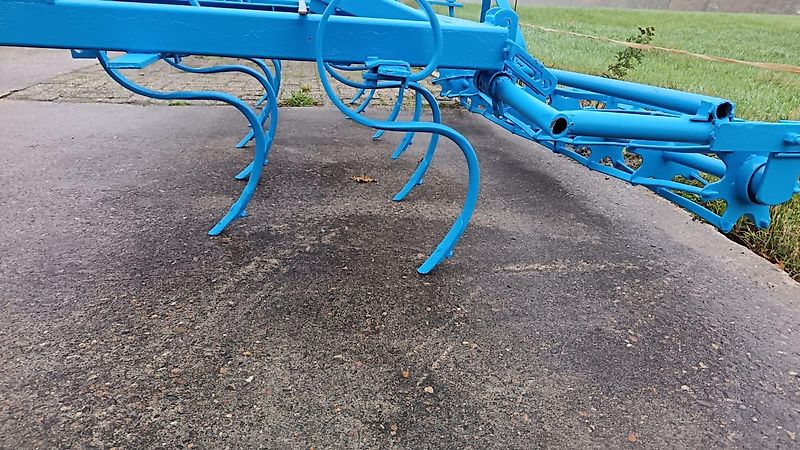 Lemken Lemken ?Korund 2m Saatbeetkombination mit Stabwalze 250mm 11Kultivatorzinken geschraubt Tiefeneinstellung über Drehspindel der Krümlerwalze