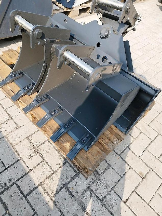 Baggerzubehör MS-01: Hydraulischer Grabenräumlöffel mit 2 Tieflöffeln