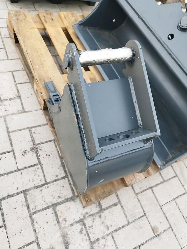 Baggerzubehör MS-01: Hydraulischer Grabenräumlöffel mit 2 Tieflöffeln