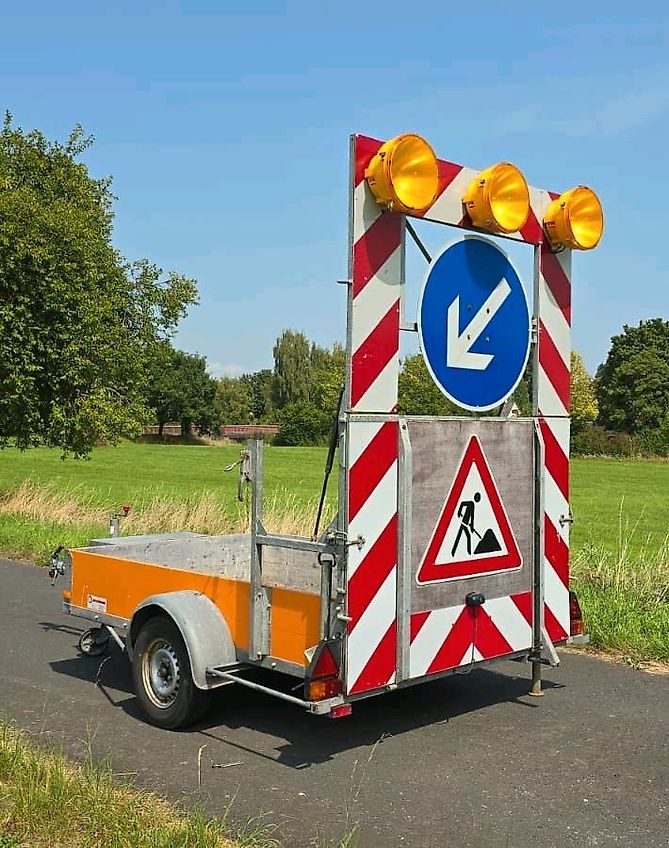 Mersch VZ 615 Absperrtafel FAT Nissen Horizont Verkehrsleittafel Verkehrsleitanhänger Verkehrssicherungsanhänger Leitanhänger
