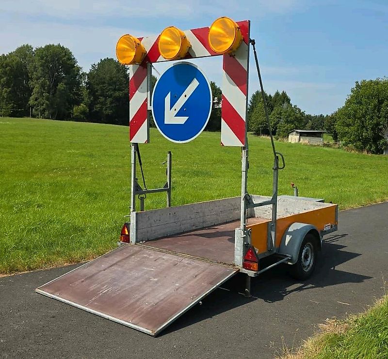 Mersch VZ 615 Absperrtafel FAT Nissen Horizont Verkehrsleittafel Verkehrsleitanhänger Verkehrssicherungsanhänger Leitanhänger