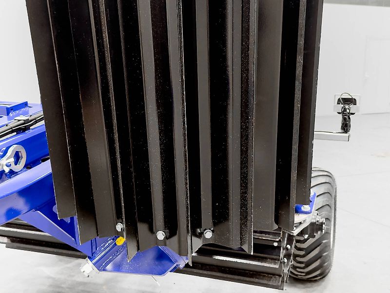 DALBO MaxiCut 600 61 cm roller, 90 knives, 5,8 m wide, hydraulic folding frame, Made in Denmark