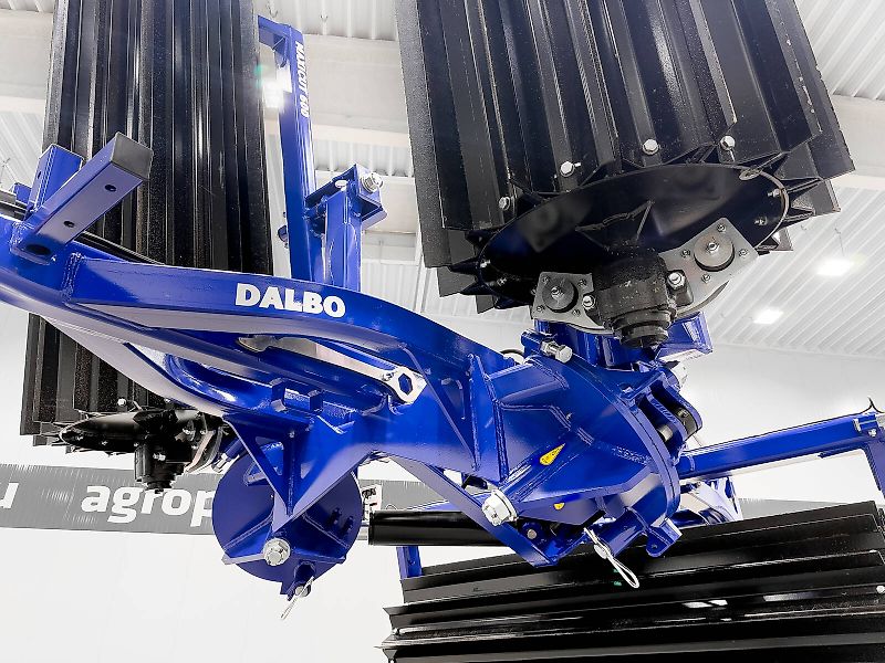 DALBO MaxiCut 600 61 cm roller, 90 knives, 5,8 m wide, hydraulic folding frame, Made in Denmark