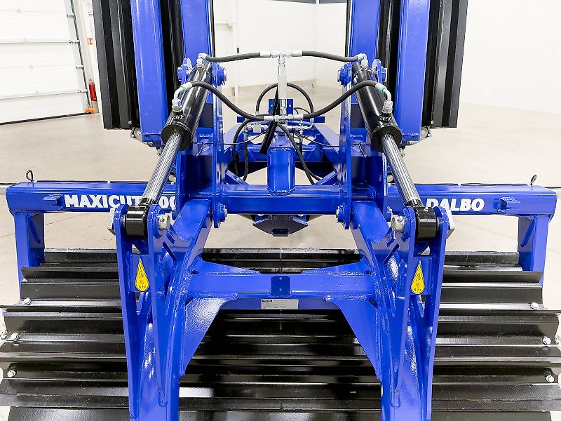 DALBO MaxiCut 600 61 cm roller, 90 knives, 5,8 m wide, hydraulic folding frame, Made in Denmark