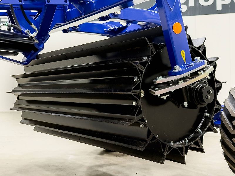 DALBO MaxiCut 600 61 cm roller, 90 knives, 5,8 m wide, hydraulic folding frame, Made in Denmark