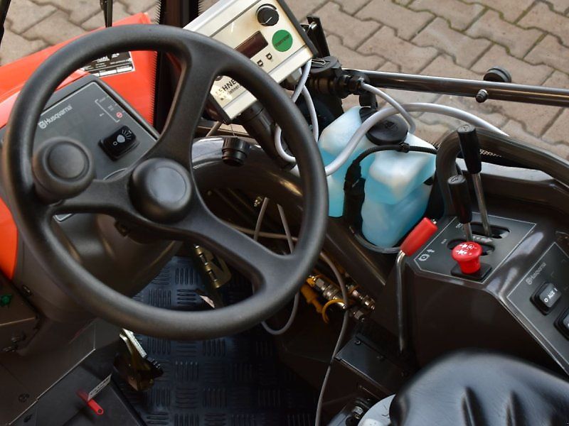 Husqvarna Rider P525 DX Winterdienst Schneeschild V-Pflug Salzstreuer