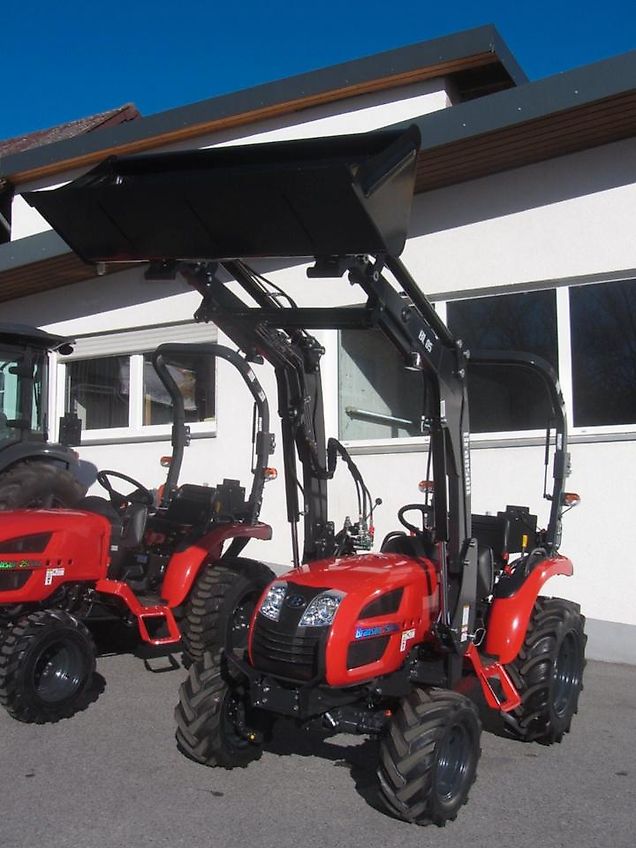Branson Schlepper 2500 hL Radial-Bereifung inkl.Frontlader