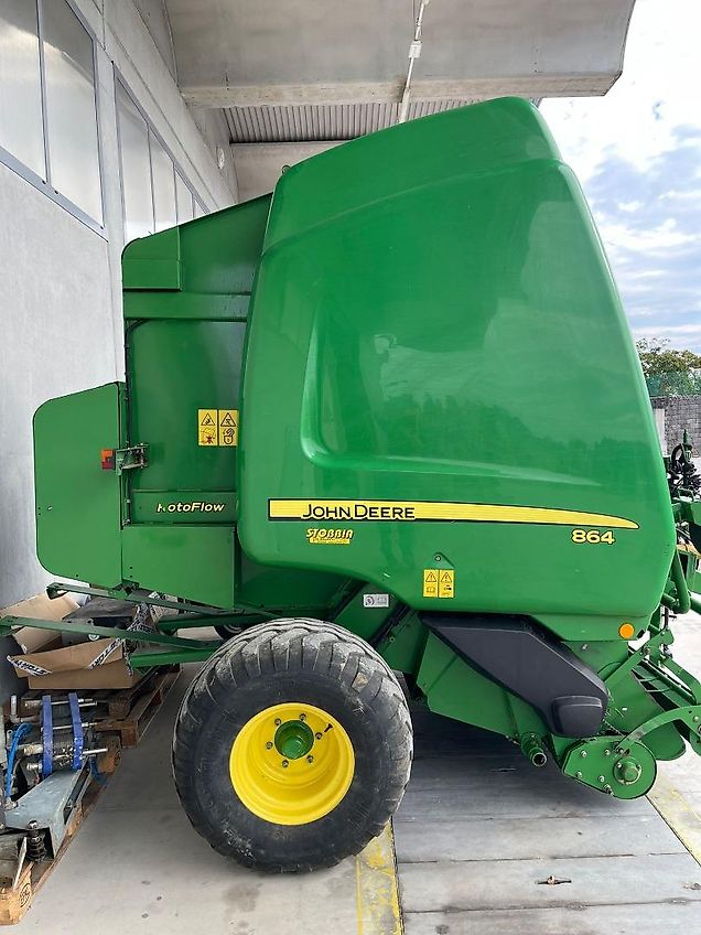 John Deere 864