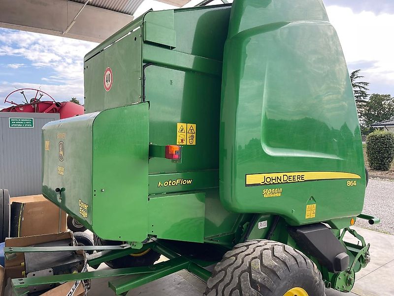 John Deere 864