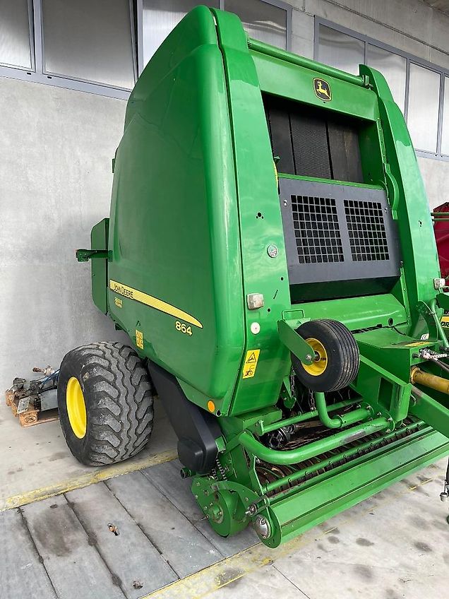 John Deere 864