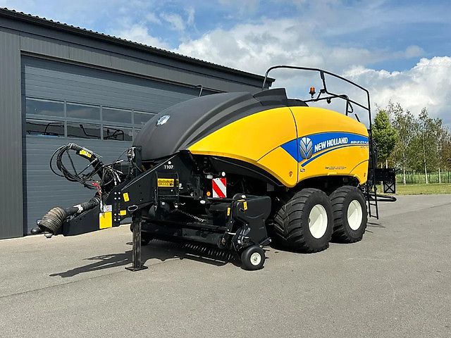 New Holland Bigbaler 1270 plus cropcutter