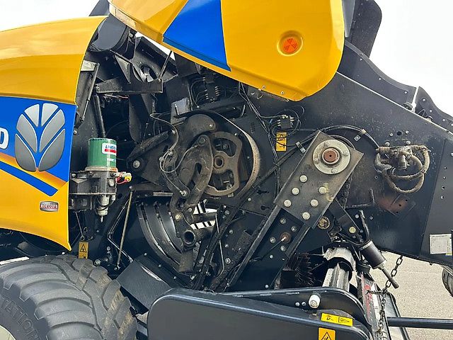 New Holland Bigbaler 1270 plus cropcutter