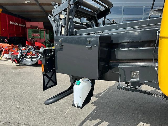 New Holland Bigbaler 1270 plus cropcutter