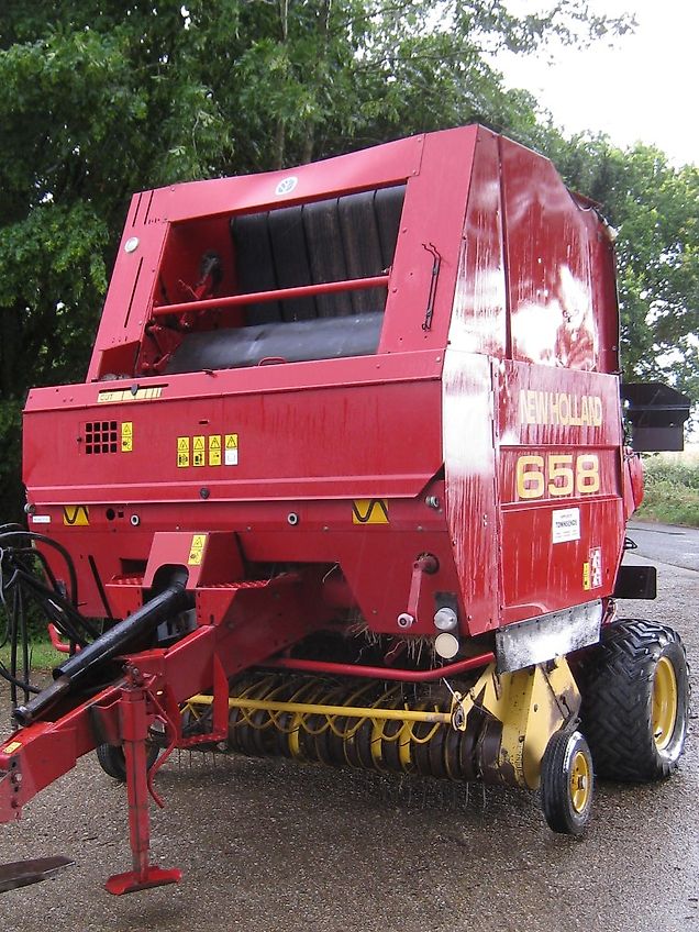 New Holland 658