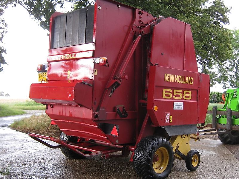 New Holland 658