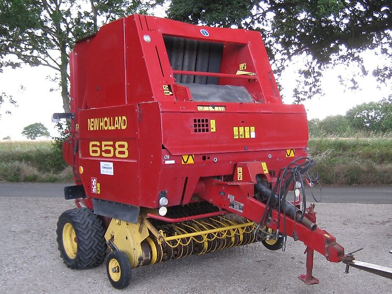 New Holland 658