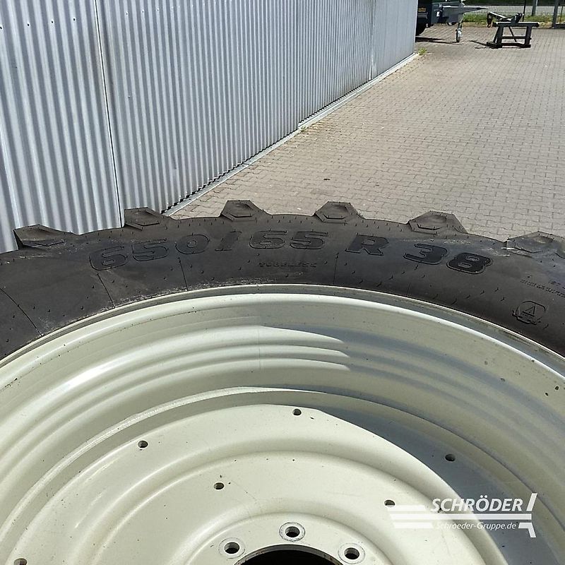 Valtra KOMPLETTRÄDER 540/65 R28 + 650/65 R38 TB