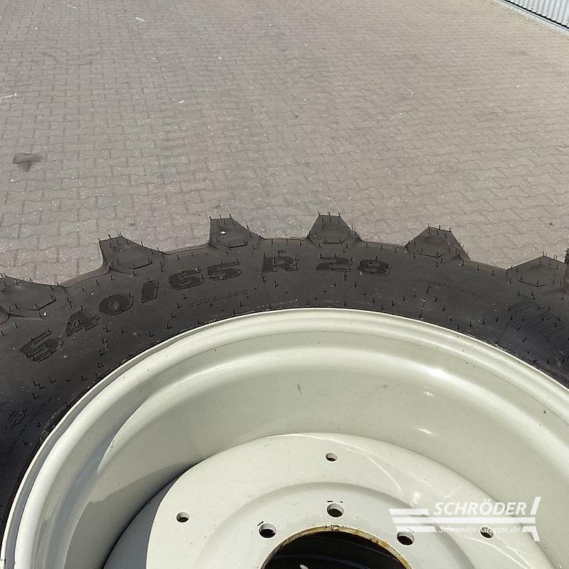 Valtra KOMPLETTRÄDER 540/65 R28 + 650/65 R38 TB