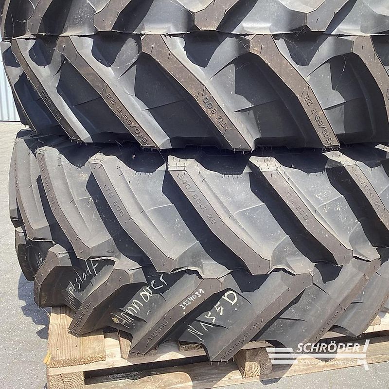 Valtra KOMPLETTRÄDER 540/65 R28 + 650/65 R38 TB