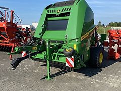 John Deere V451 M