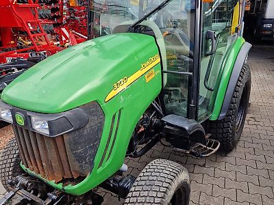 John Deere 3720