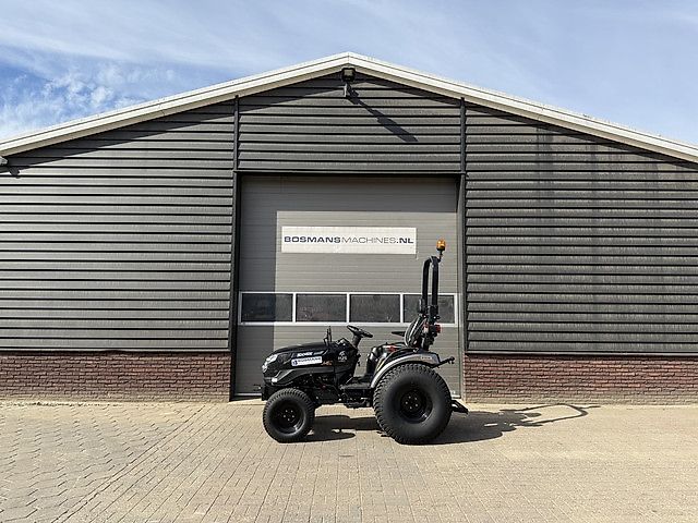 Solis 26 HST minitractor NIEUW BLACK EDITION hoge gazonbanden