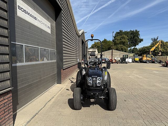 Solis 26 HST minitractor NIEUW BLACK EDITION hoge gazonbanden
