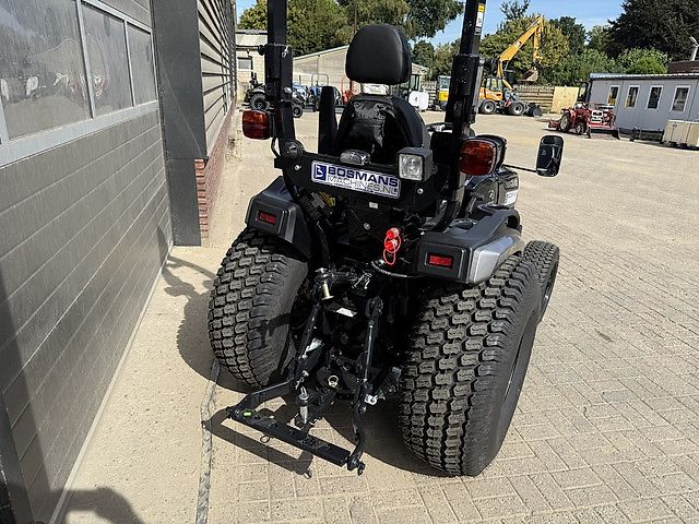 Solis 26 HST minitractor NIEUW BLACK EDITION hoge gazonbanden