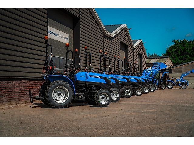 Solis 26 HST minitractor NIEUW BLACK EDITION hoge gazonbanden