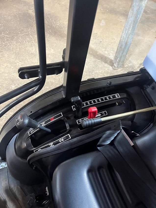 Branson Traktor 2100