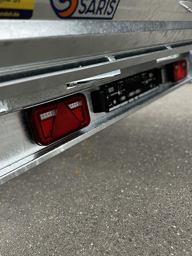 Saris Dreiseitenkipper HDS Stahl 3000 kg E-Pumpe Kipper 3 meter