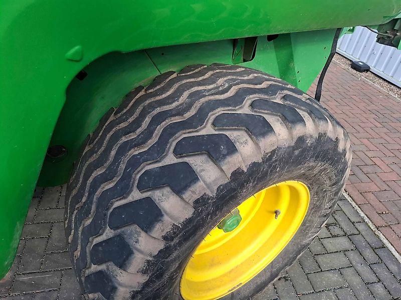 John Deere V451R
