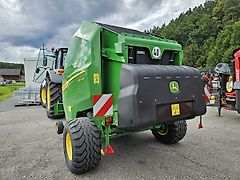 John Deere V451M