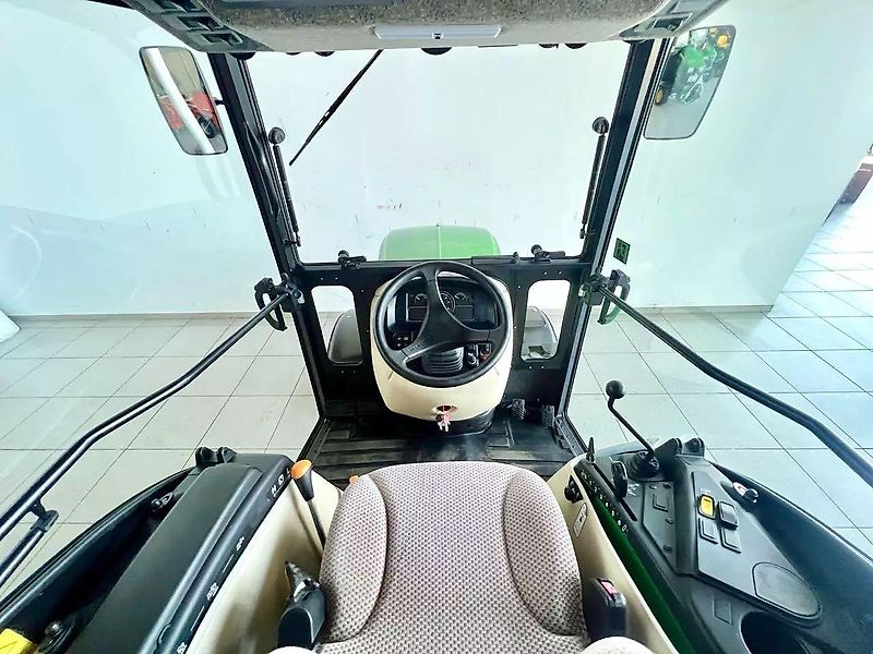 John Deere 2032R