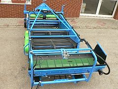 KRUKOWIAK    ( Zwiebeln, Knoblauch , Rote Beete, Karotten , Kartoffeln ;Patata; usw ! PROFI mit Querband , Arbeitsbreiten : 1200mm ; 1300mm; 1350mm ;1500mm ; 1650mm ; 1800mm; 2050mm