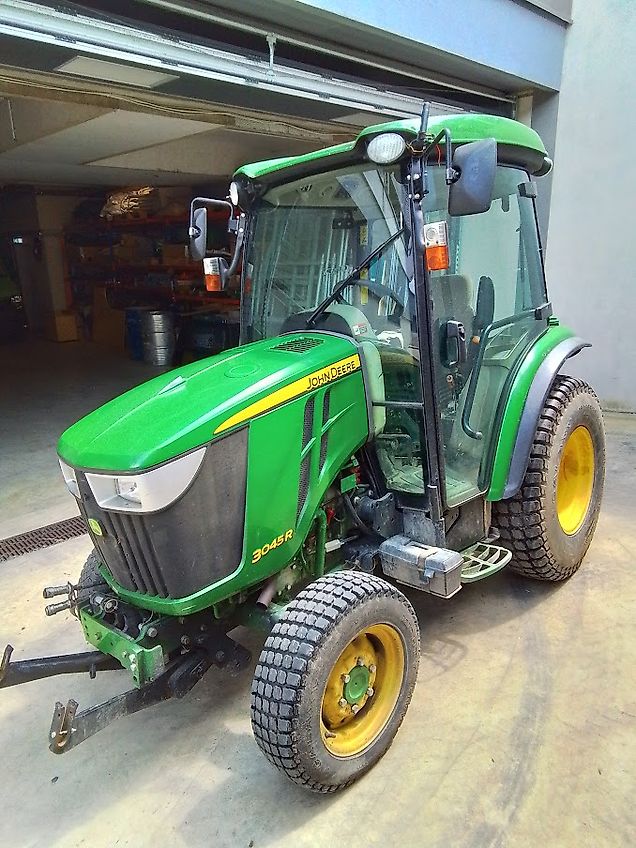 John Deere 3045R Schlepper Traktor Kommunal