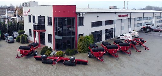 Lupus Wał daszkowy na przedni tuz z włóką 3,0 m , ø 600/Front V-ring roller with scraper beam 3.0 m, ø 600/Rullo anteriore V-ring con trave raschiante 3,0 m, ø 600/Rouleau V-ring avant avec racleur 3,0 m, ø 600/