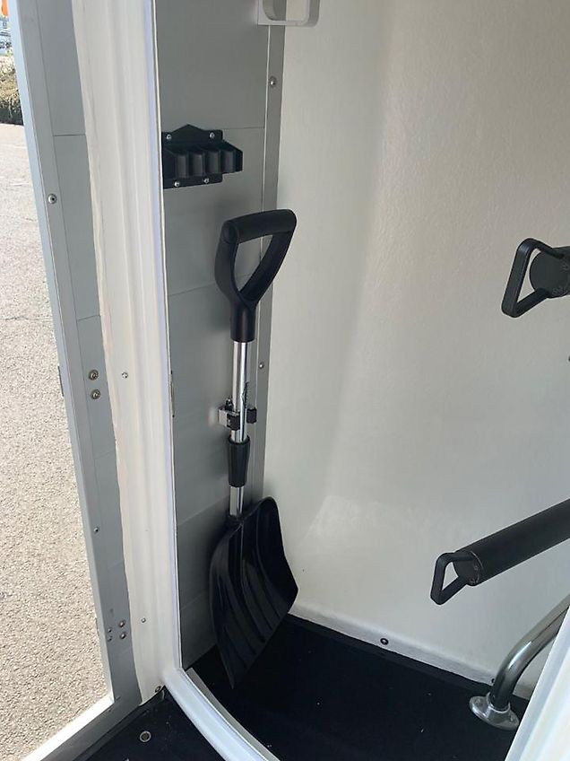 Böckmann Portax E Pferdeanhänger Alu Felgen Verschleißmatte