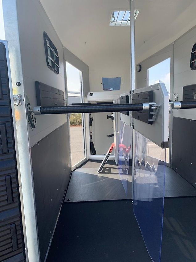 Böckmann Portax E Pferdeanhänger Alu Felgen Verschleißmatte