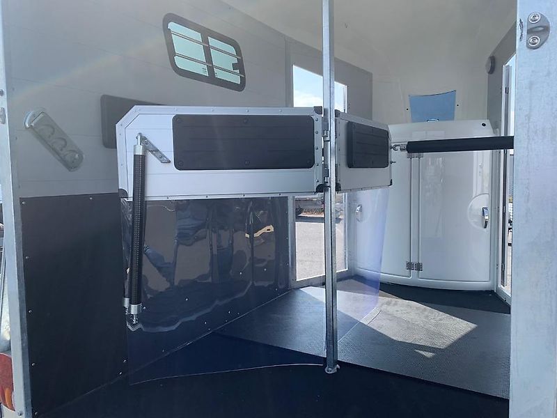 Böckmann Portax E Pferdeanhänger Alu Felgen Verschleißmatte