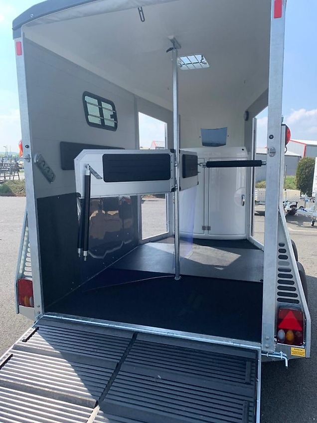 Böckmann Portax E Pferdeanhänger Alu Felgen Verschleißmatte