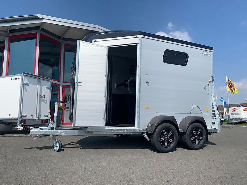 Böckmann Portax E Pferdeanhänger Alu Felgen Verschleißmatte