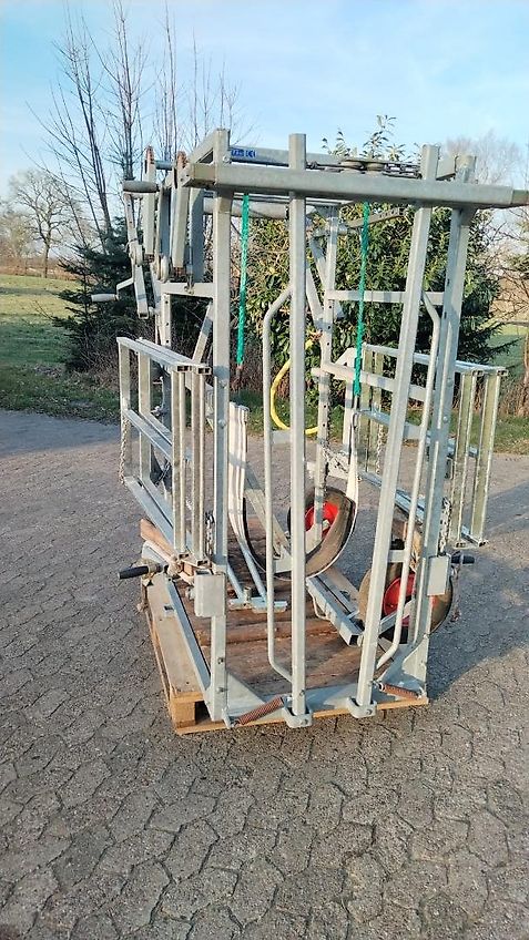 Wopa Wopa Wopa Klauenpflegestand mit Frontaustrieb L+R Satz Knickhecken Hilfsachse zum Rangieren im Stall Voderfussstützen mit Handwine Artikel Nr Wopa SA0022