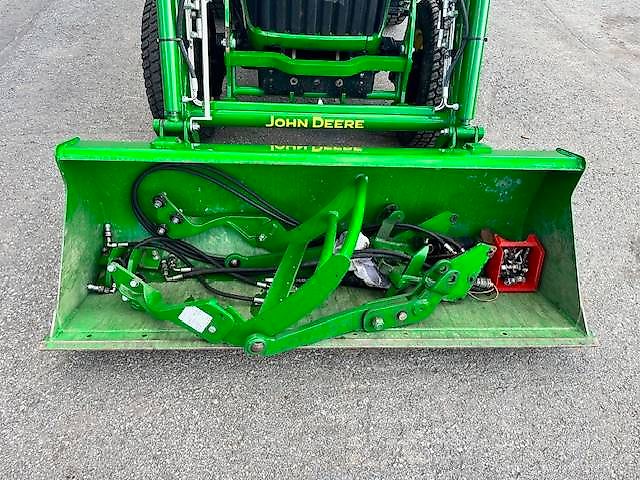 John Deere 3720 / Etukuormaaja 320 R ,Kauha