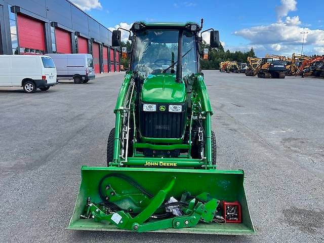 John Deere 3720 / Etukuormaaja 320 R ,Kauha