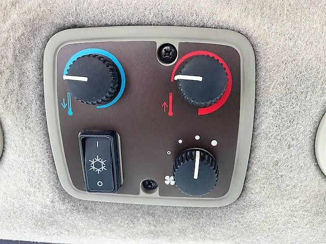 John Deere 3720 / Etukuormaaja 320 R ,Kauha